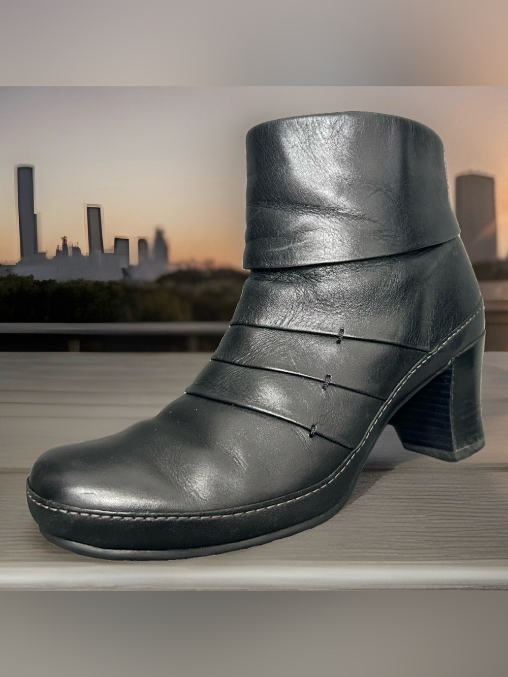 Clarks artisan Bootie Sz 6 M Black Leather Zip Up Comfort Casual ankle Boots